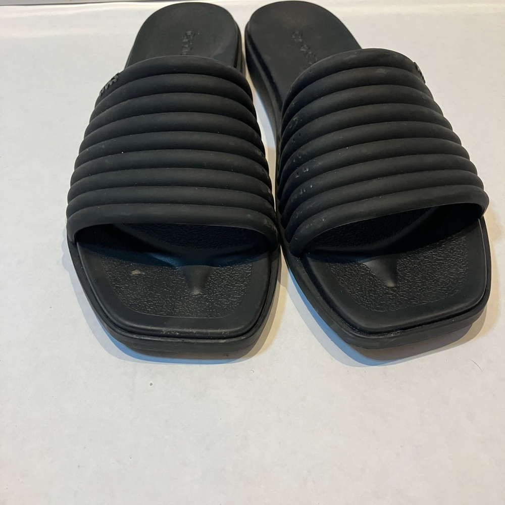 Women’s black croc ribbed sandals